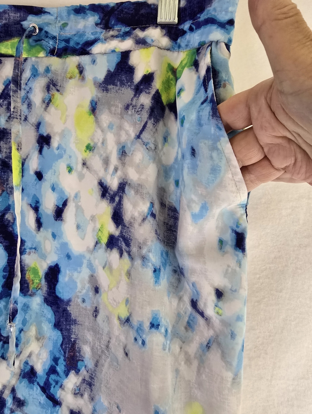 Liz Claiborne Abstract Watercolor Pull-On Pockets Pants - Size M - Picture 5 of 14